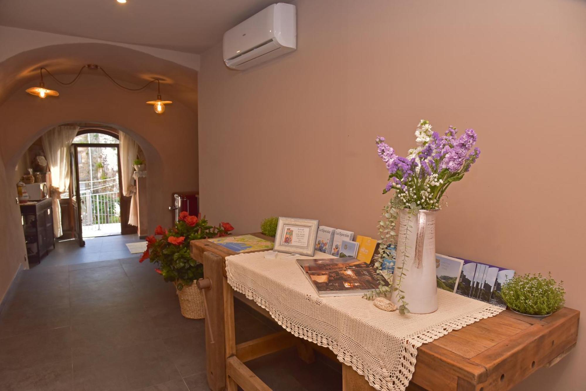 Casa Vacanze Tra I Monti E San Martino Biassa Екстер'єр фото