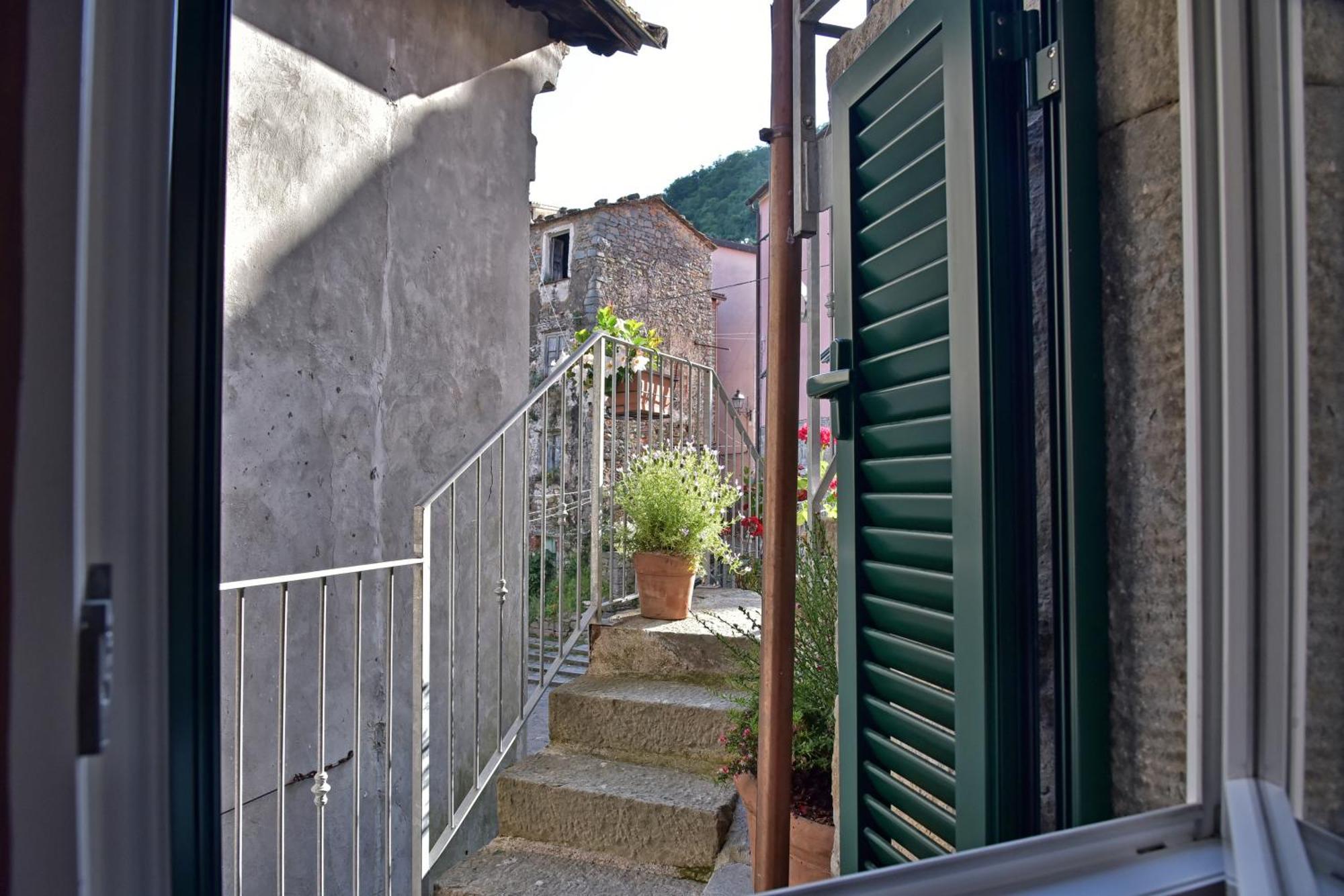 Casa Vacanze Tra I Monti E San Martino Biassa Екстер'єр фото