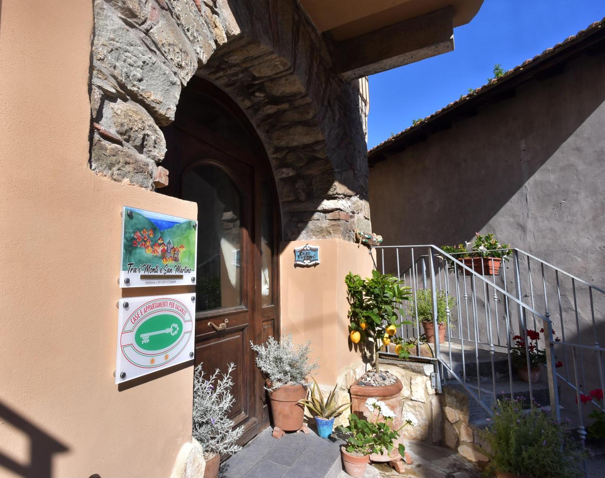 Casa Vacanze Tra I Monti E San Martino Biassa Екстер'єр фото